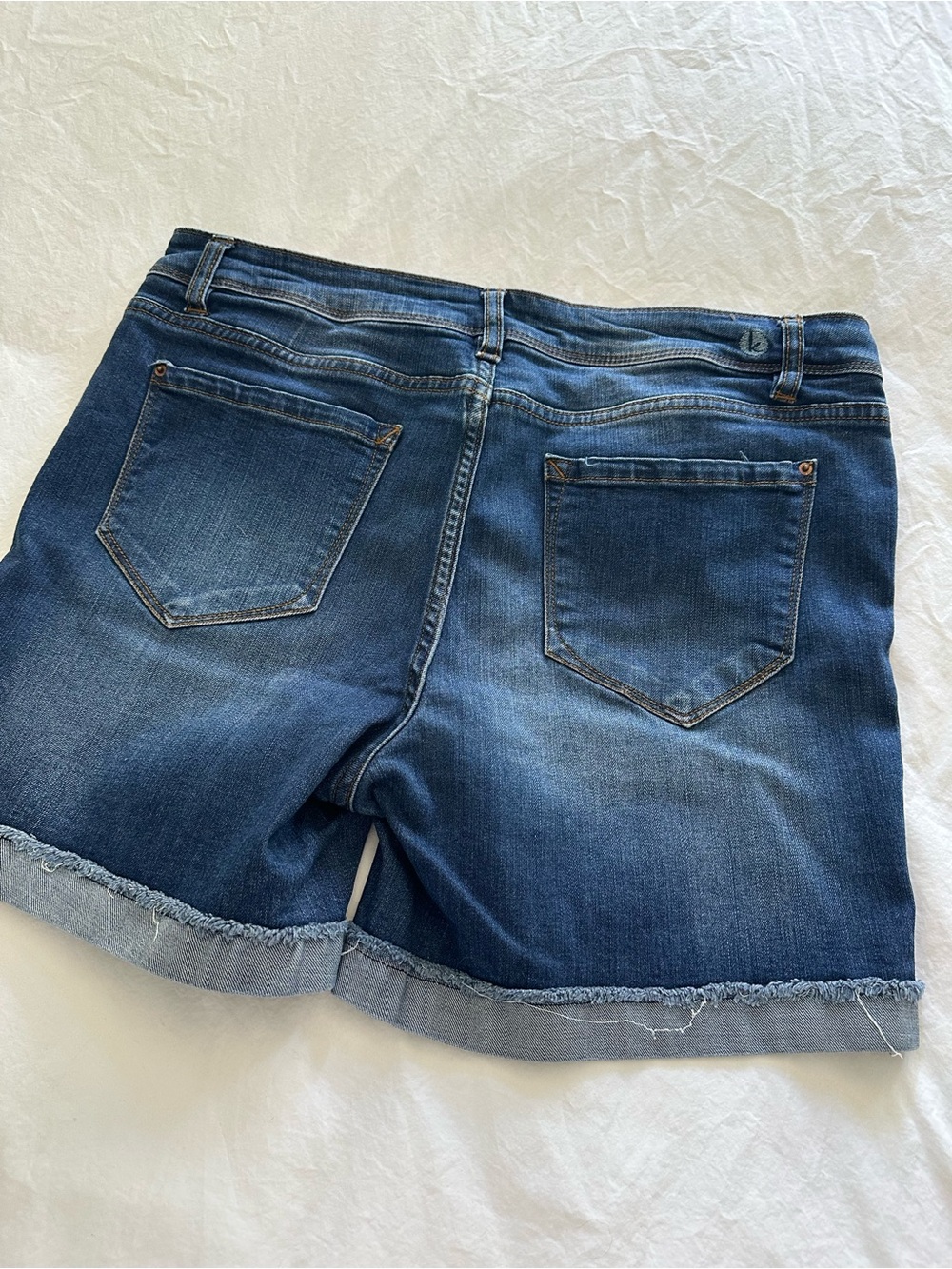 Kensie blue denim roll-cuff shorts, size 10 (30) - Picture 5 of 11